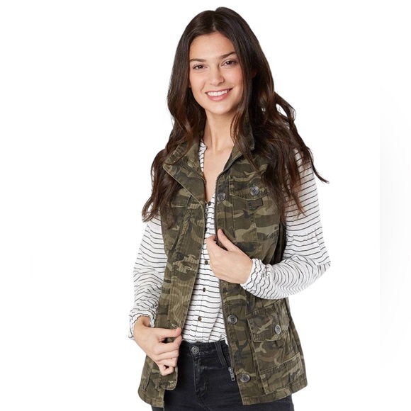 Ashley by 26 International Downtown Collection Camo Canvas Vest - Picture 1 of 6
